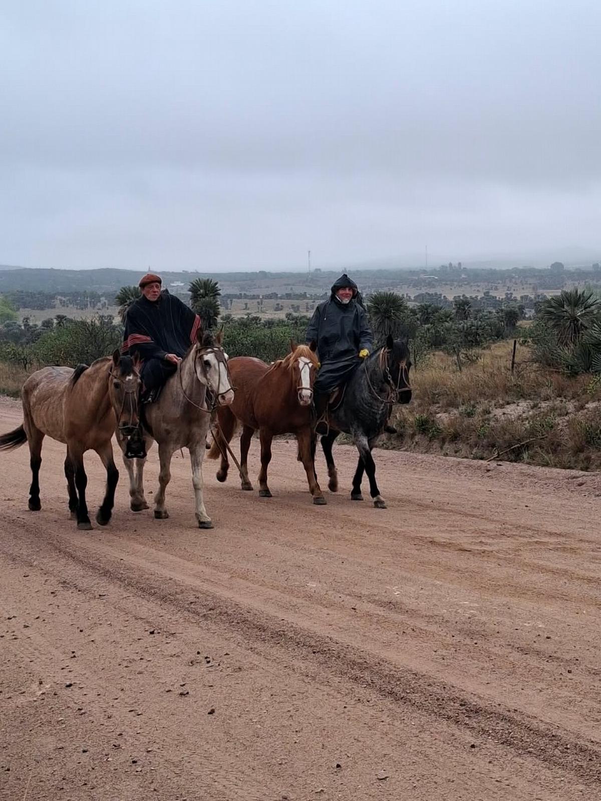 Siete jinetes de Río Cuarto recorren 27 leguas a caballo