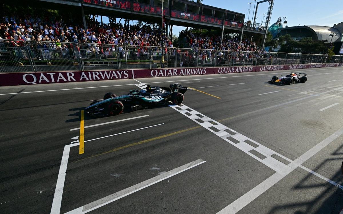 Russell controló el embate final de Verstappen para ganar en Bakú