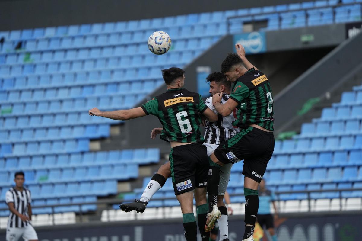 FOTO: Gimnasia y San Martín, en 