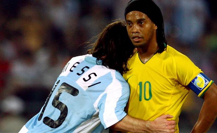 Ronaldinho le dedicó un emotivo mensaje a Messi por su despedida: "Nos hiciste sonreír"