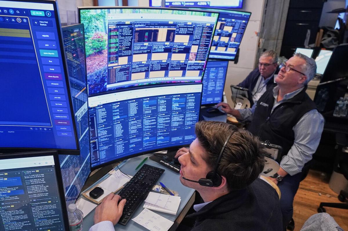 Wall Street recupera parte de las pérdidas de la semana tras repunte de acciones de IA