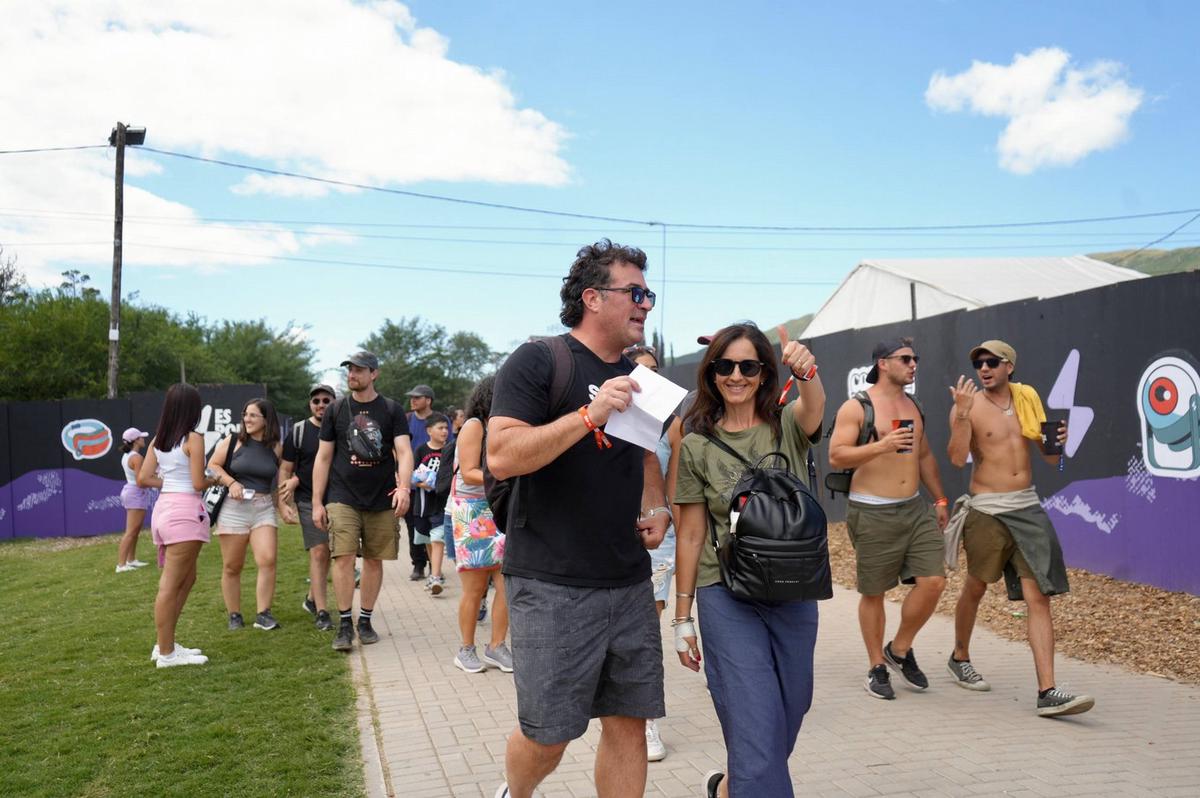 Una multitud vibra en el primer día del Cosquín Rock 2026. (Foto: Daniel Cáceres)