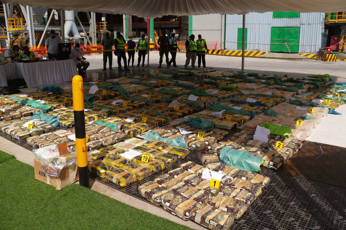 Kenia destruye enorme cargamento de metanfetamina interceptado en el mar