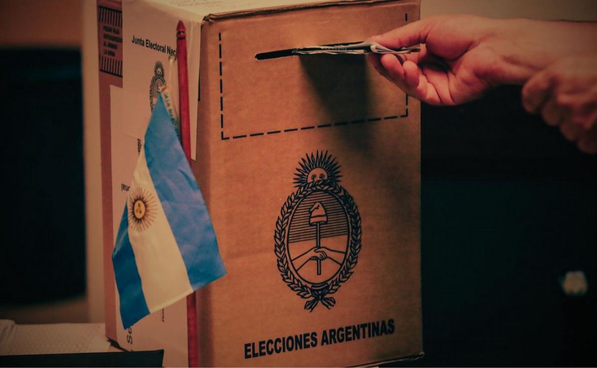 La mayoría de los argentinos no logra identificarse con las fuerzas políticas.