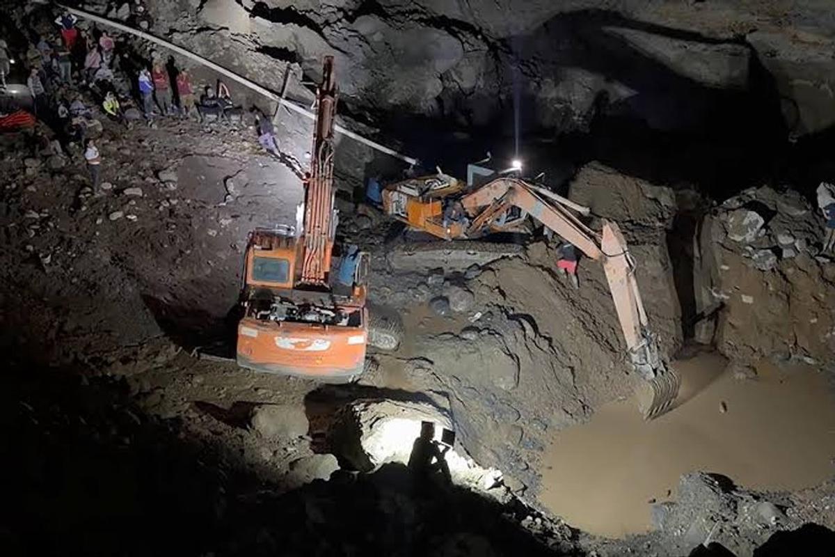 Al menos 13 muertos y siete heridos deja derrumbe de mina de oro en suroeste de Colombia.