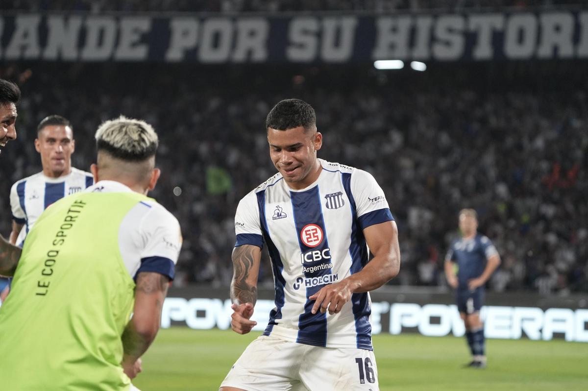 FOTO: Navarro celebra su gol ante Huracán. 