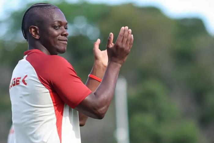 La llegada de Cetré a Boca se complica por una lesión en su rodilla