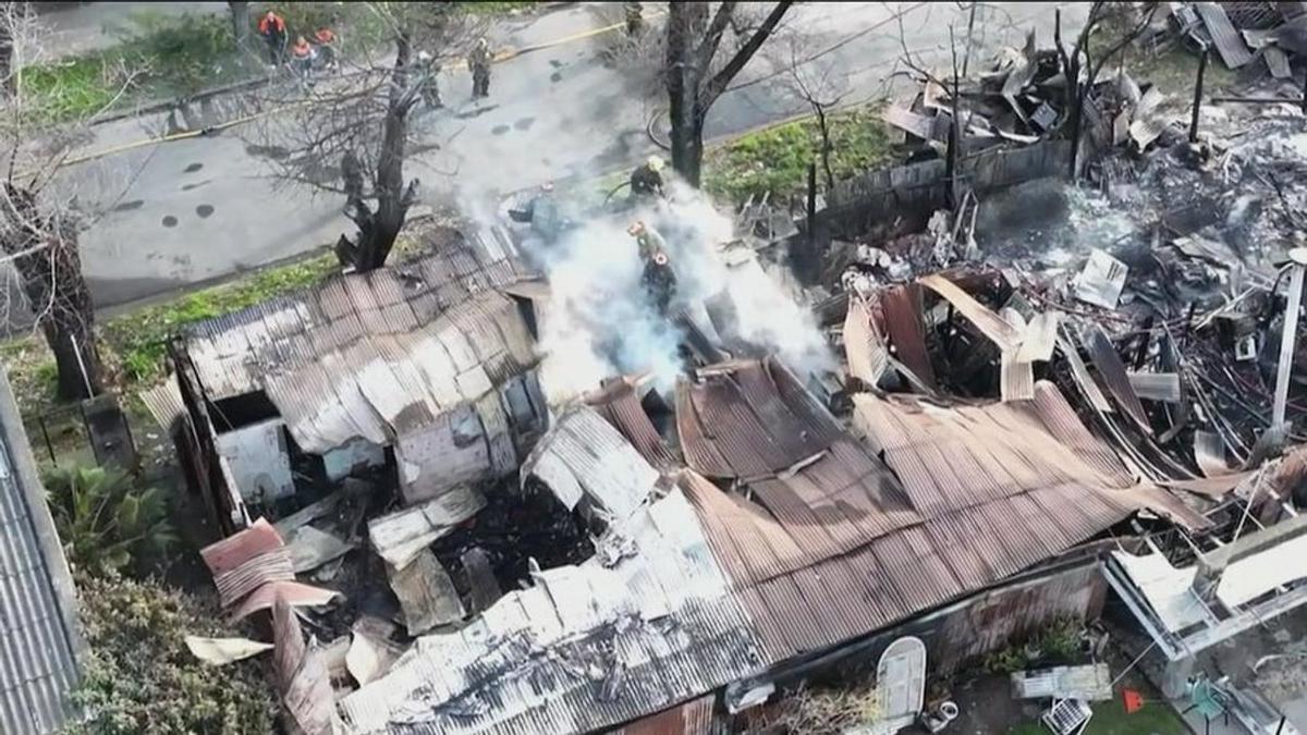 Incendio en Morón afecta a familias y moviliza a bomberos en un operativo de emergencia
