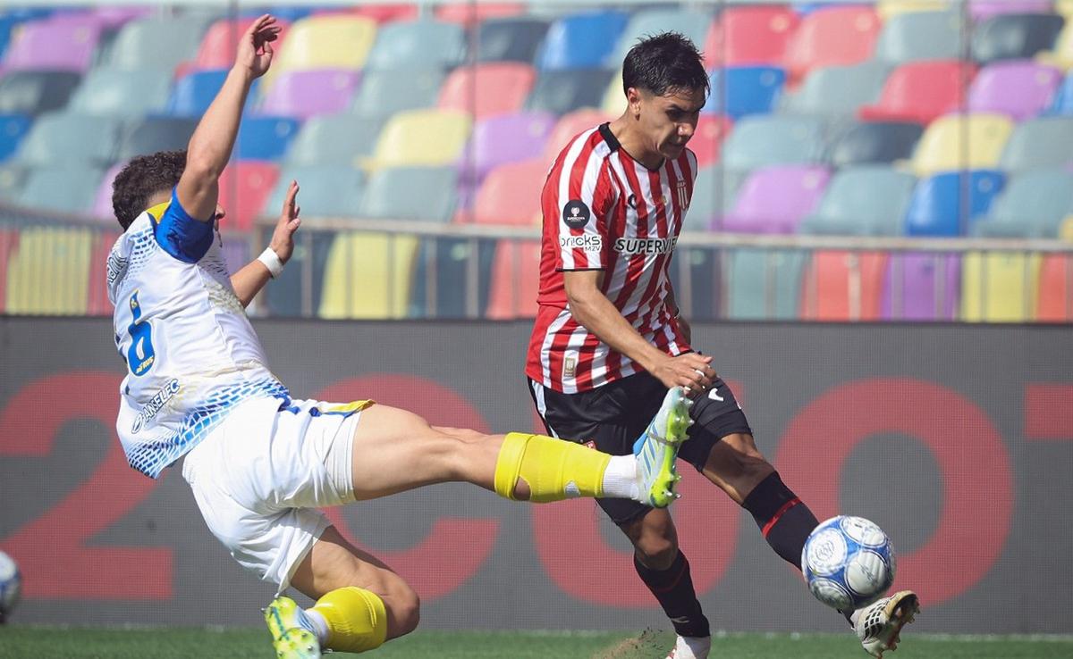 Rosario Central y Estudiantes disputan la Supercopa Internacional en Santiago del Estero.