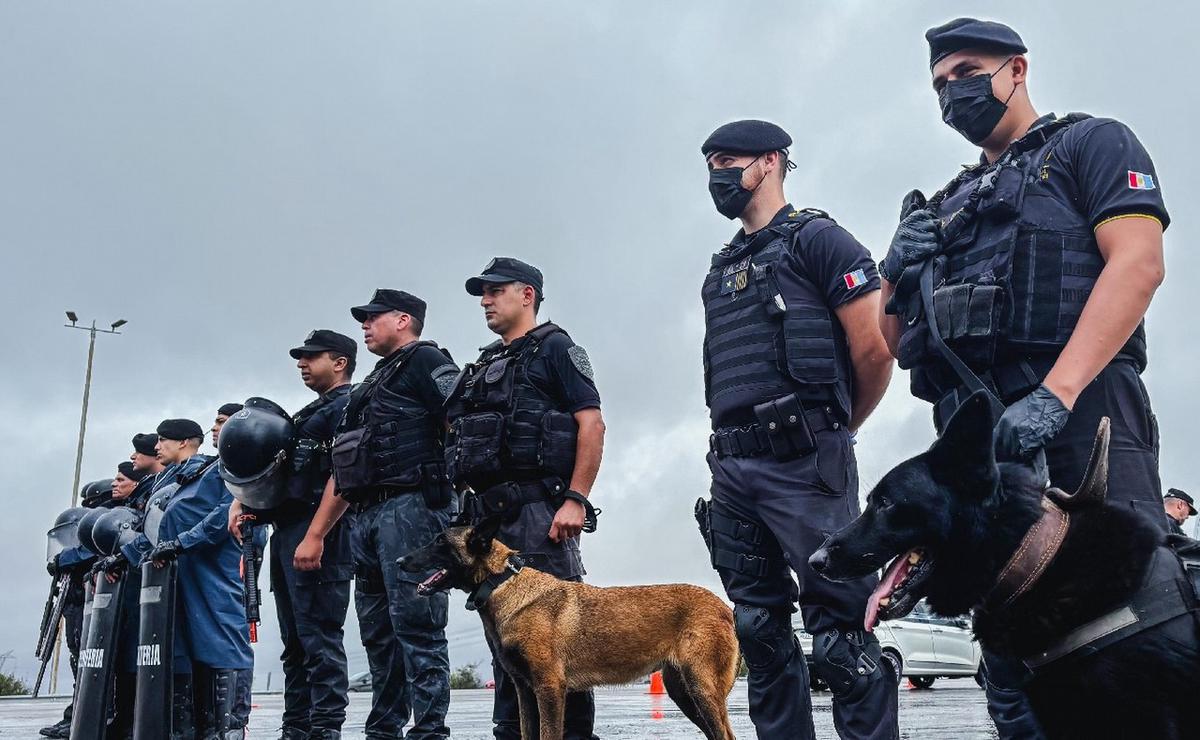 FOTO: Operativo policial en la previa del partido entre Boca y Vélez en Córdoba.