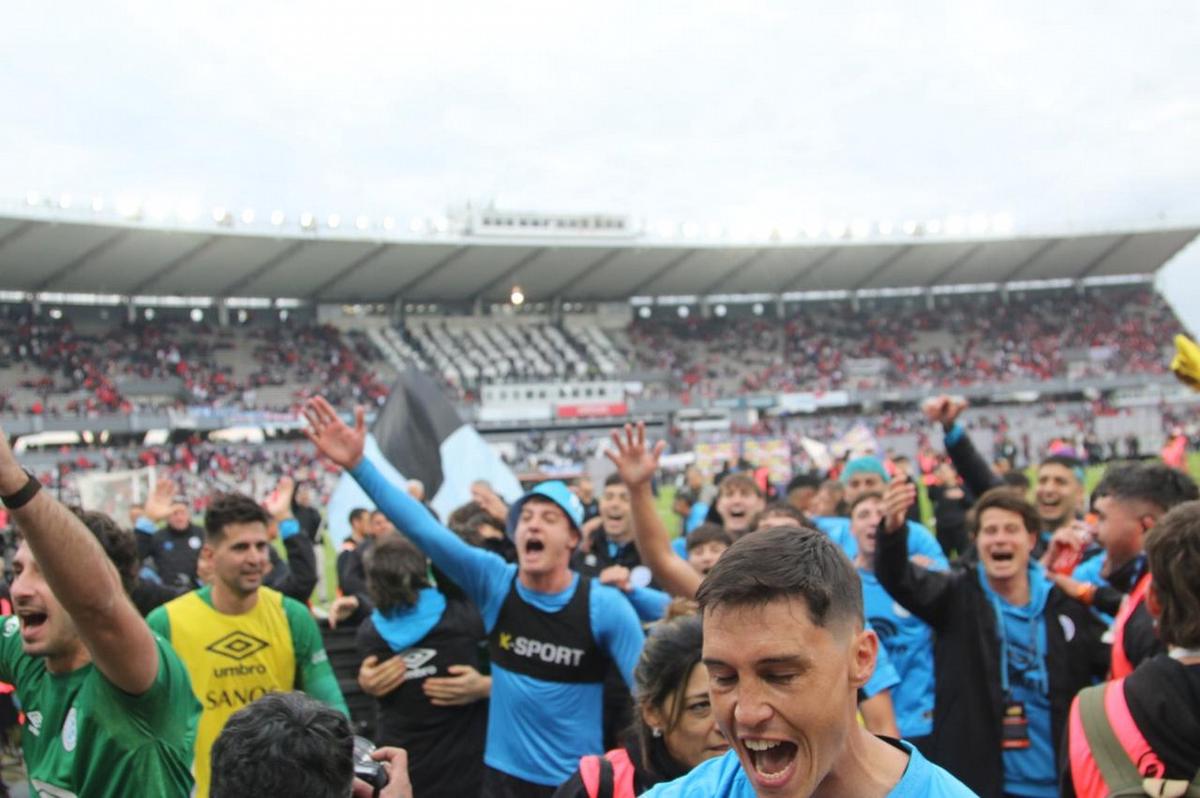 Belgrano celebra el primer título de su historia. (Foto: Daniel Cáceres/C3)