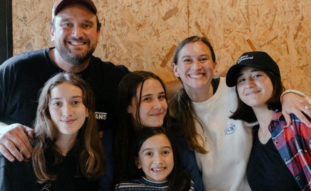 FOTO: El matrimonio cordobés que ya tenía dos hijas y adoptaron dos más.