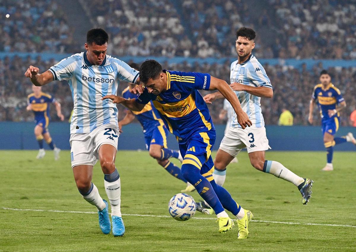 FOTO: Racing y Boca se enfrentan en el 