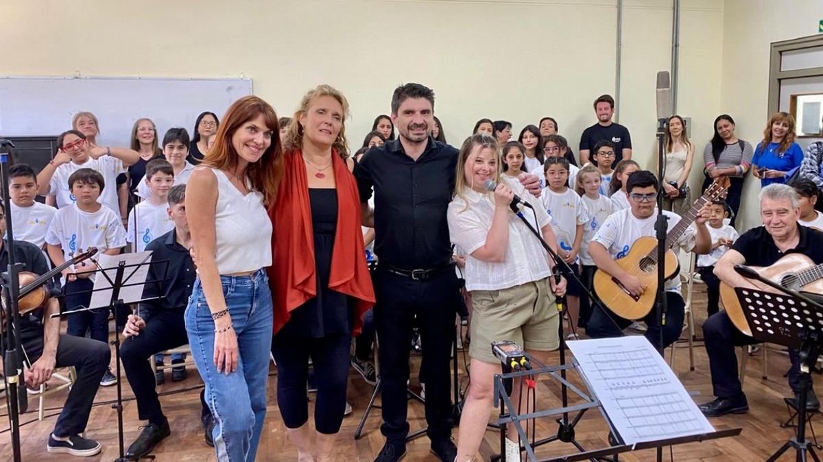 FOTO: Diversidad y el coro y la orquesta de Juvips