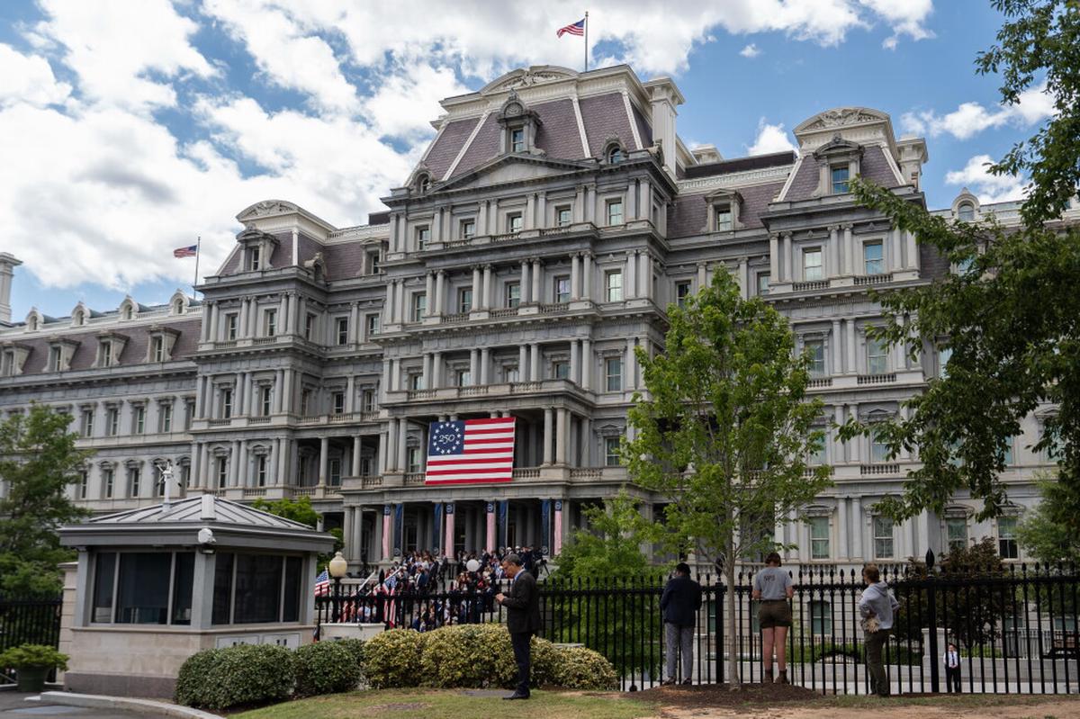 Jueza autoriza pruebas de pintura en el edificio Eisenhower, por ahora avanza plan de Trump