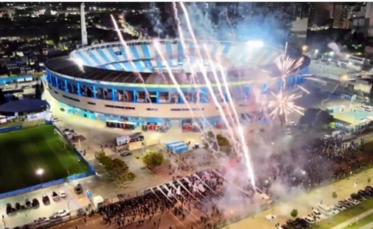 El banderazo racinguista en Avellaneda (Foto: captura)