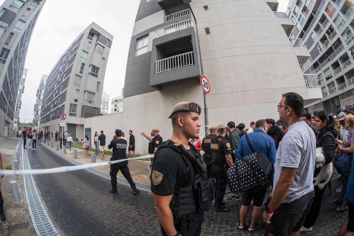 Derrumbe en Parque Patricios: evacuación de 300 familias tras colapso estructural