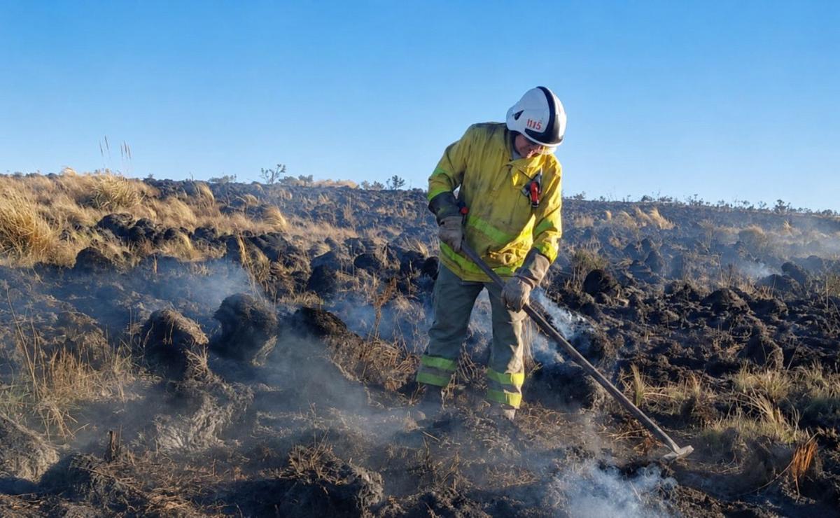Incendio en Córdoba: casi 100 bomberos combaten un foco de gran magnitud en Cortaderas.