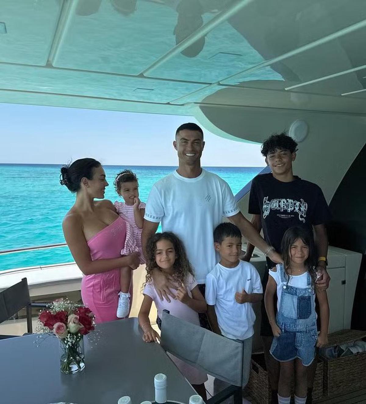 Cristiano Ronaldo y su familia.