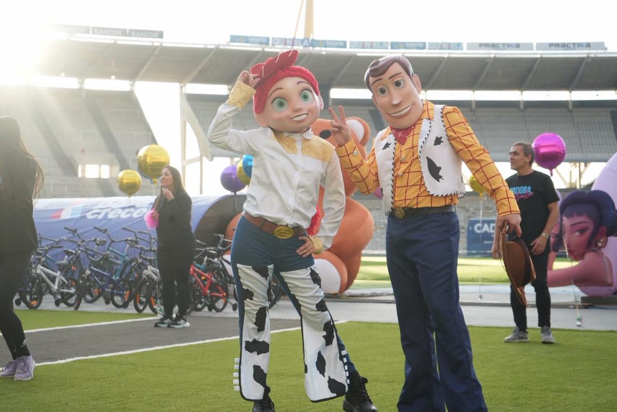 El estadio cordobés vive un domingo a pura fiesta (Foto: Daniel Cáceres/Cadena 3)