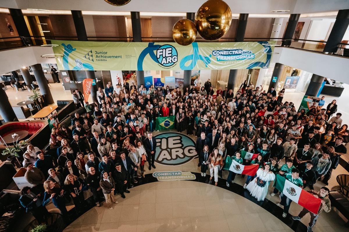 Junior Achievement Córdoba dio inicio al FIE 2026 con jóvenes de Argentina y otros diez países.