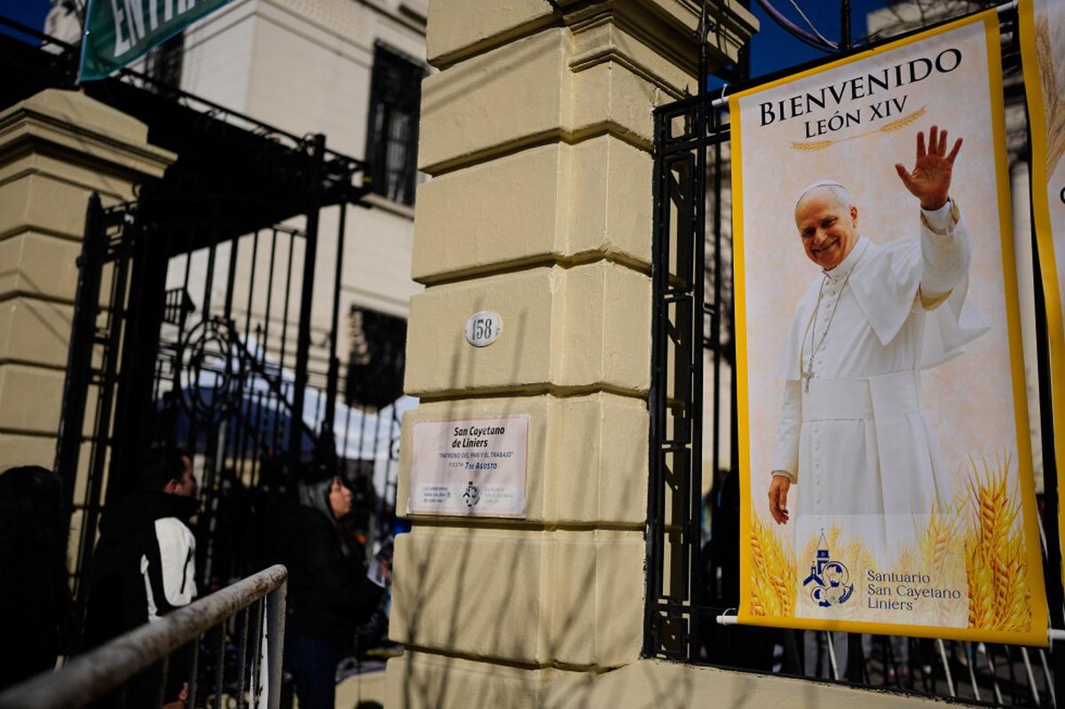 Católicos argentinos rezan para que pronta visita de León XIV alivie sus penurias económicas