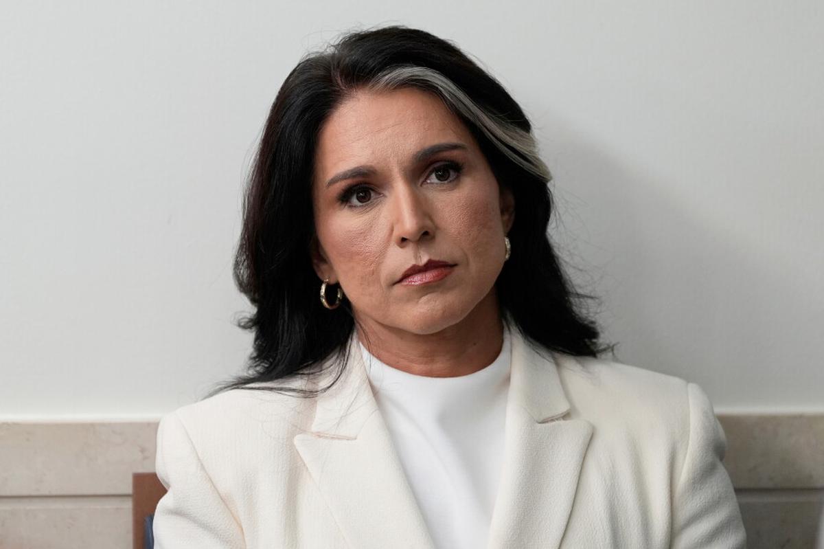 Gabbard renuncia como directora de inteligencia nacional de EE.UU. por problemas de salud de su esposo