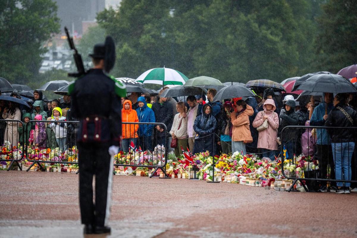 Decenas de miles despiden a Harald V en Oslo mientras Noruega entra en una nueva era real