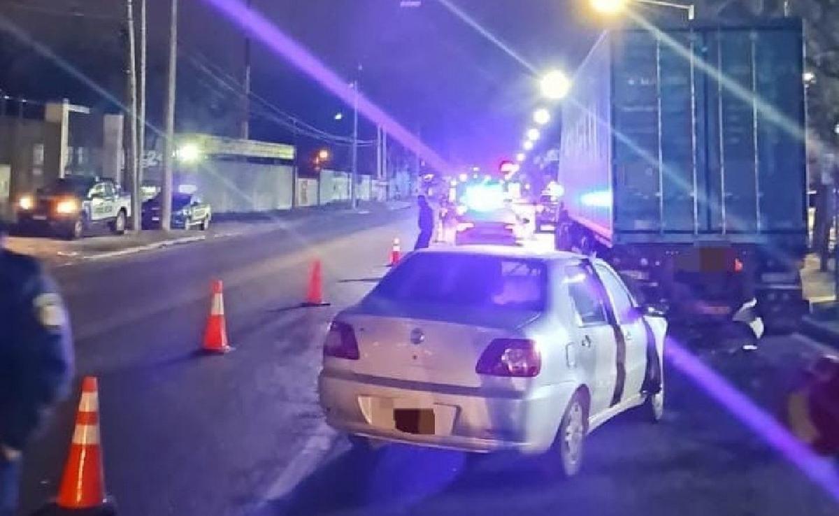 Un hombre murió tras chocar contra un camión en Córdoba. (Foto: Policía)