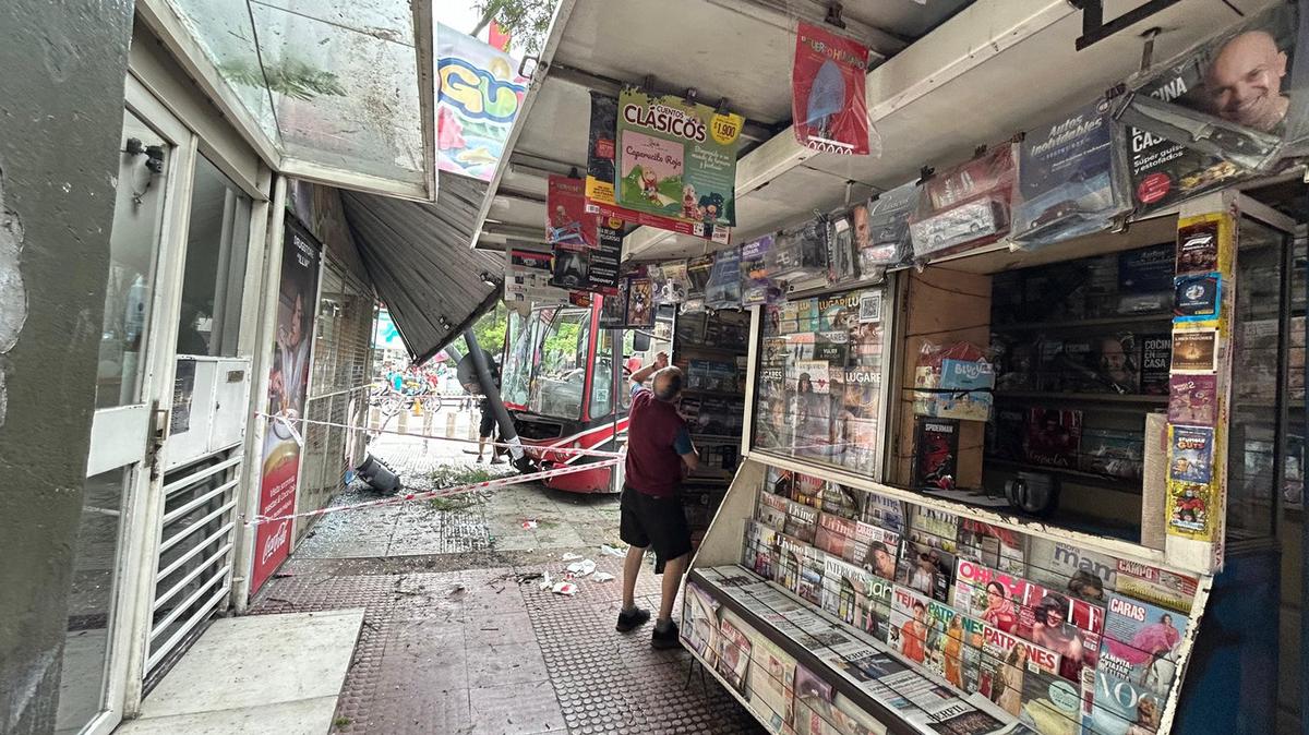 FOTO: Dos mujeres heridas en un impactante choque de un colectivo en el centro de Córdoba.