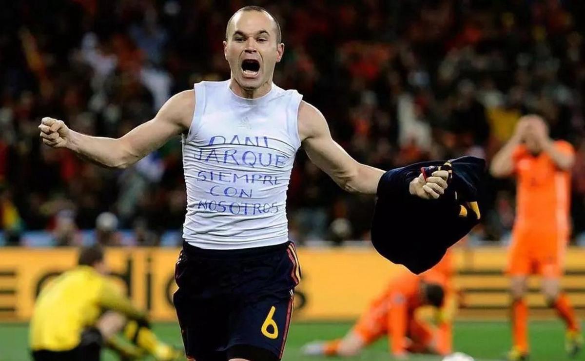 FOTO: Andrés Iniesta se retira del fútbol a sus 40 años. 