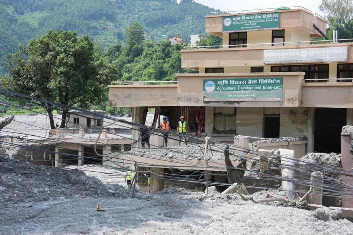 El área afectada por la avalancha de lodo junto al río Trishuli, en Nuwakot, Nepal.