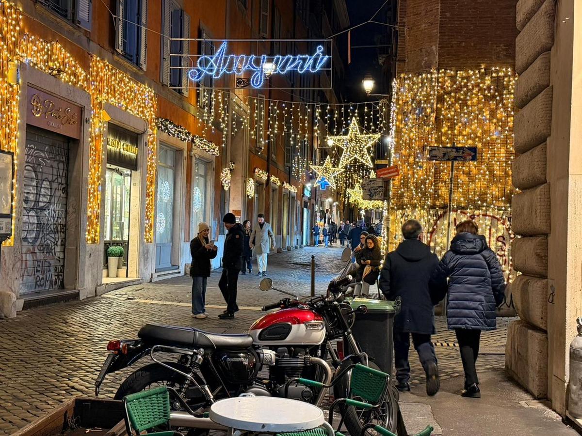 Trastevere de noche: la magia bohemia de Roma.