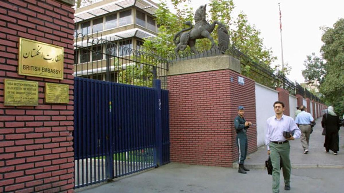 Reino Unido retira a personal diplomático de Irán