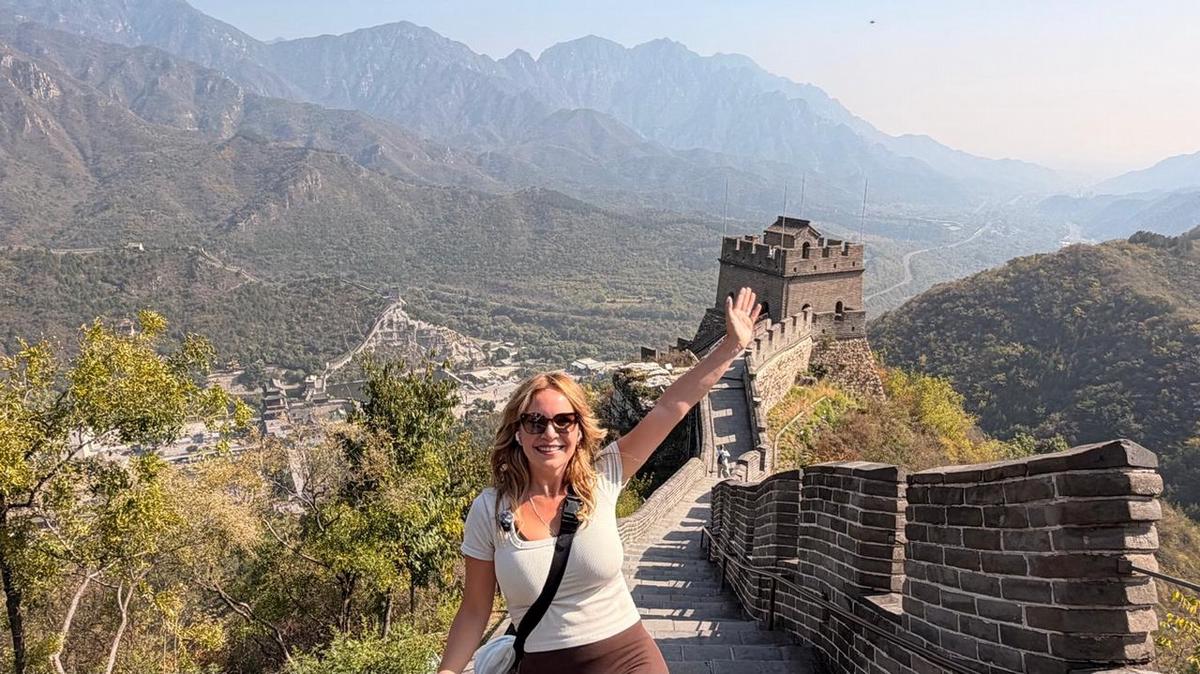 Agustina Vivanco en la Muralla China.