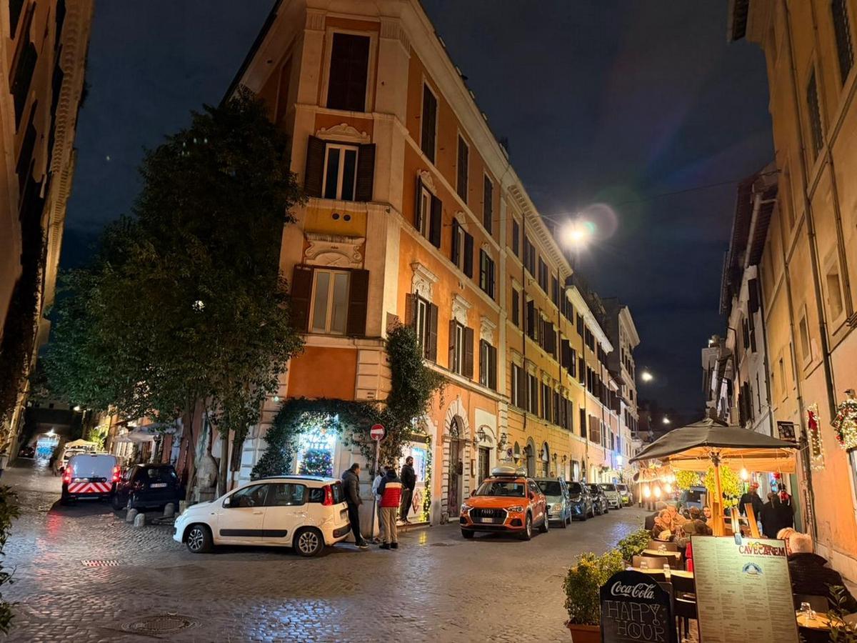 Trastevere de noche: la magia bohemia de Roma.