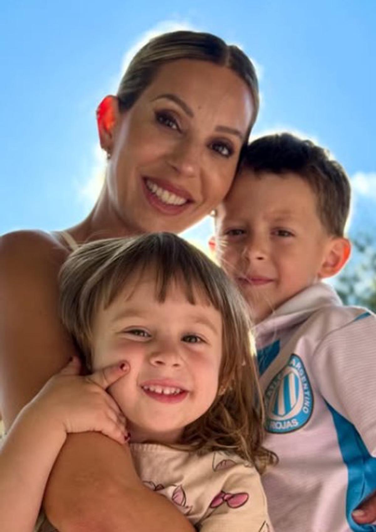 Noelia Marzol junto a sus hijos. Foto: Agencia NA (Redes Sociales).