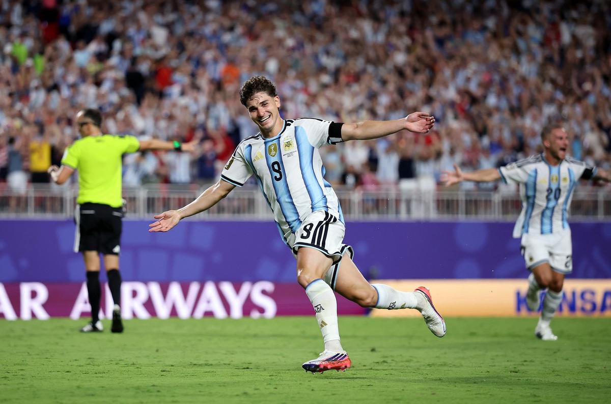 Julián Álvarez festeja el golazo del triunfo ante Suiza. (Foto: Argentina)