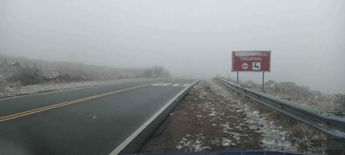 Frío extremo: cierran el Camino del Cuadrado por hielo sobre la calzada.