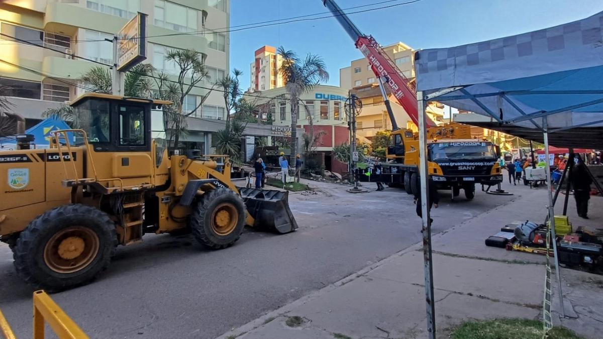 FOTO: Continúan las tareas de rescate en el hotel que se derrumbó en Villa Gesell