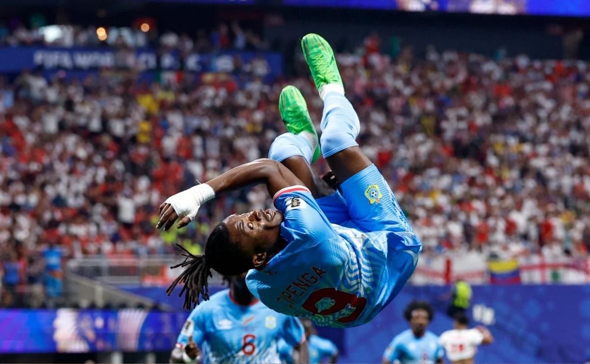 Cipenga festeja su tanto ante Inglaterra. (Foto: AP)