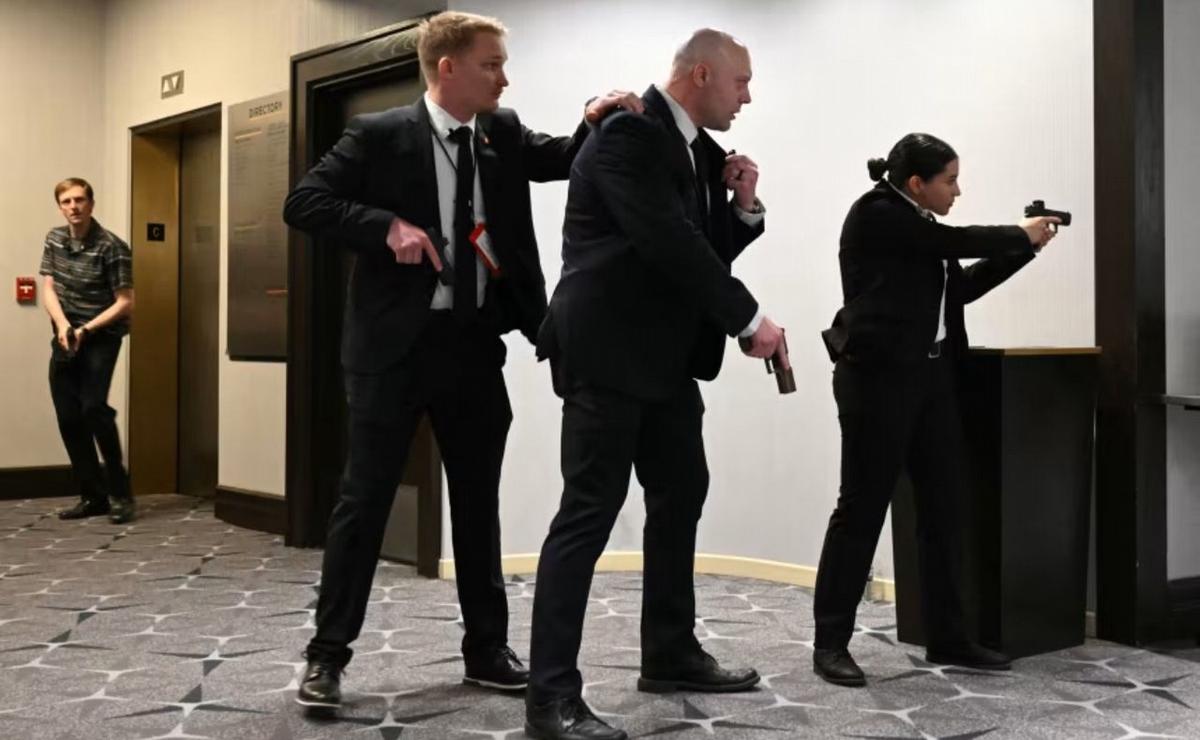 Agentes del Servicio Secreto reaccionaron en cuestión de segundos. (Foto: CNN)