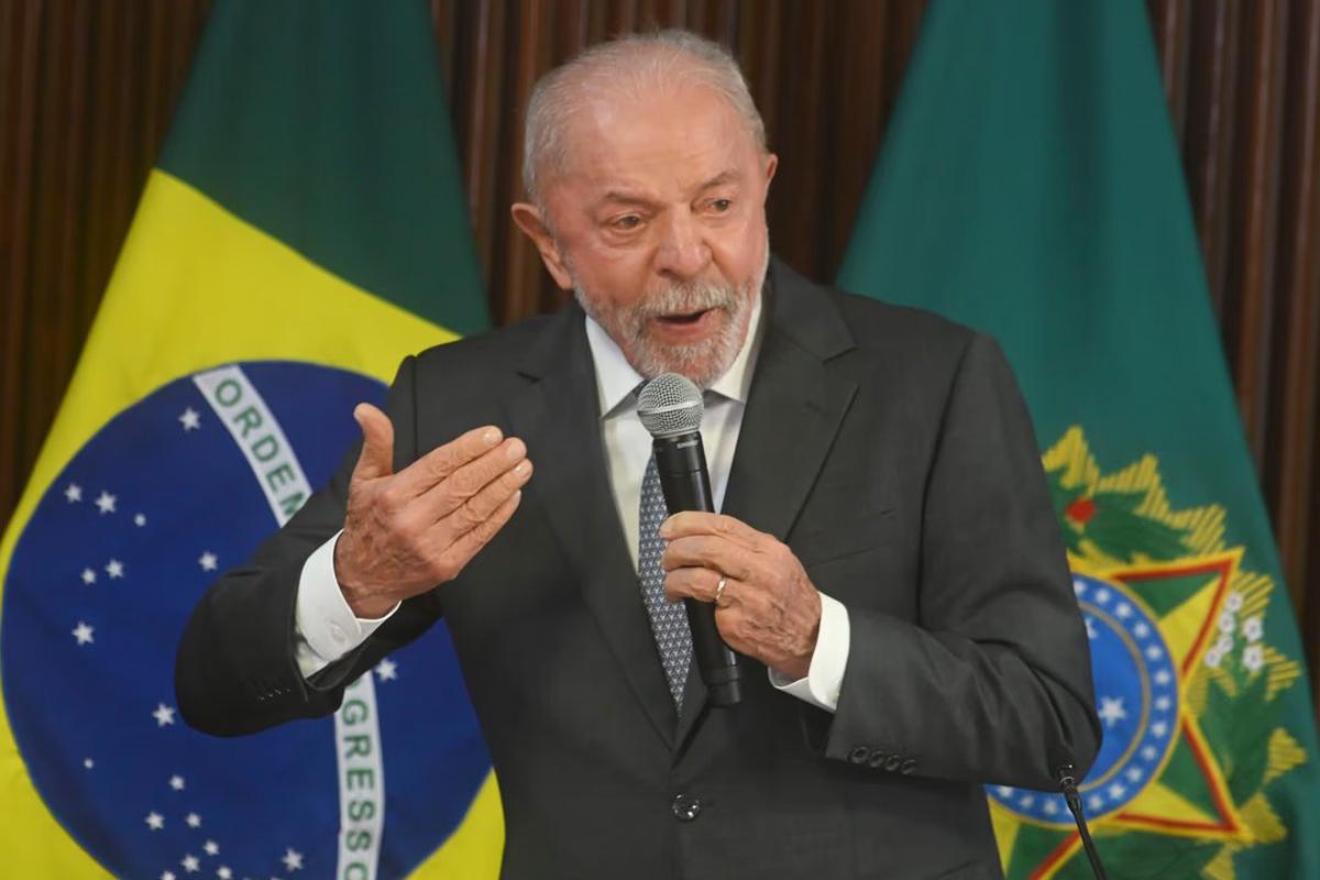 Lula califica de