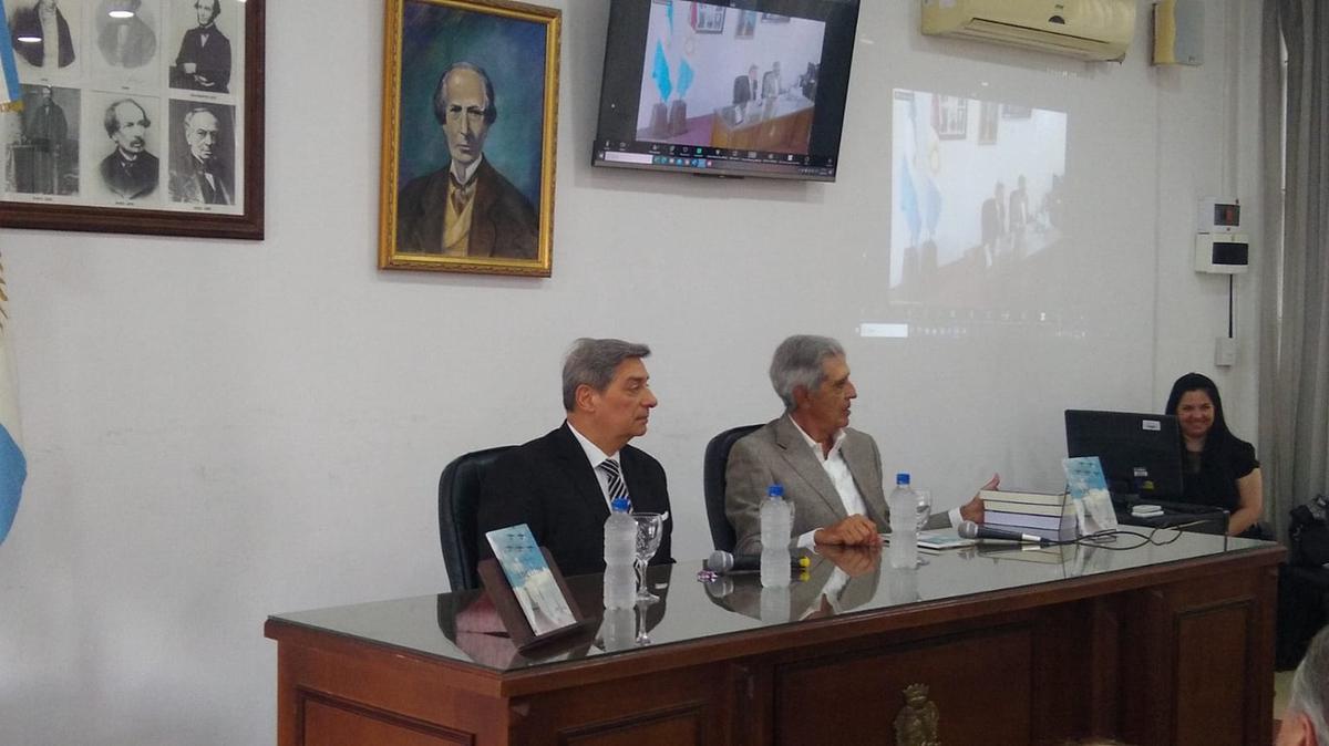 FOTO: Miguel Clariá presentó en Córdoba el libro de Horacio Rosatti: 