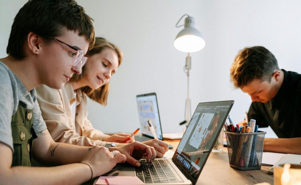 Los jóvenes podrían tener oportunidades en trabajos vinculados a la tecnología.