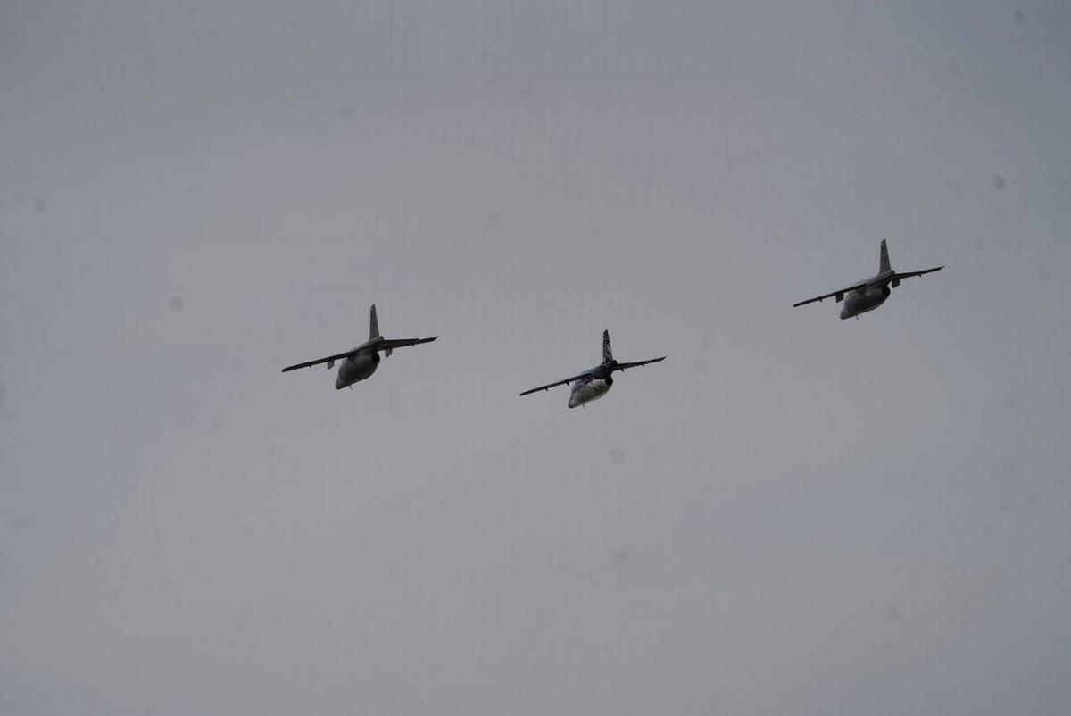 FOTO: El vuelo de los aviones IA-63 Pampa por sus 40 años de historia,  