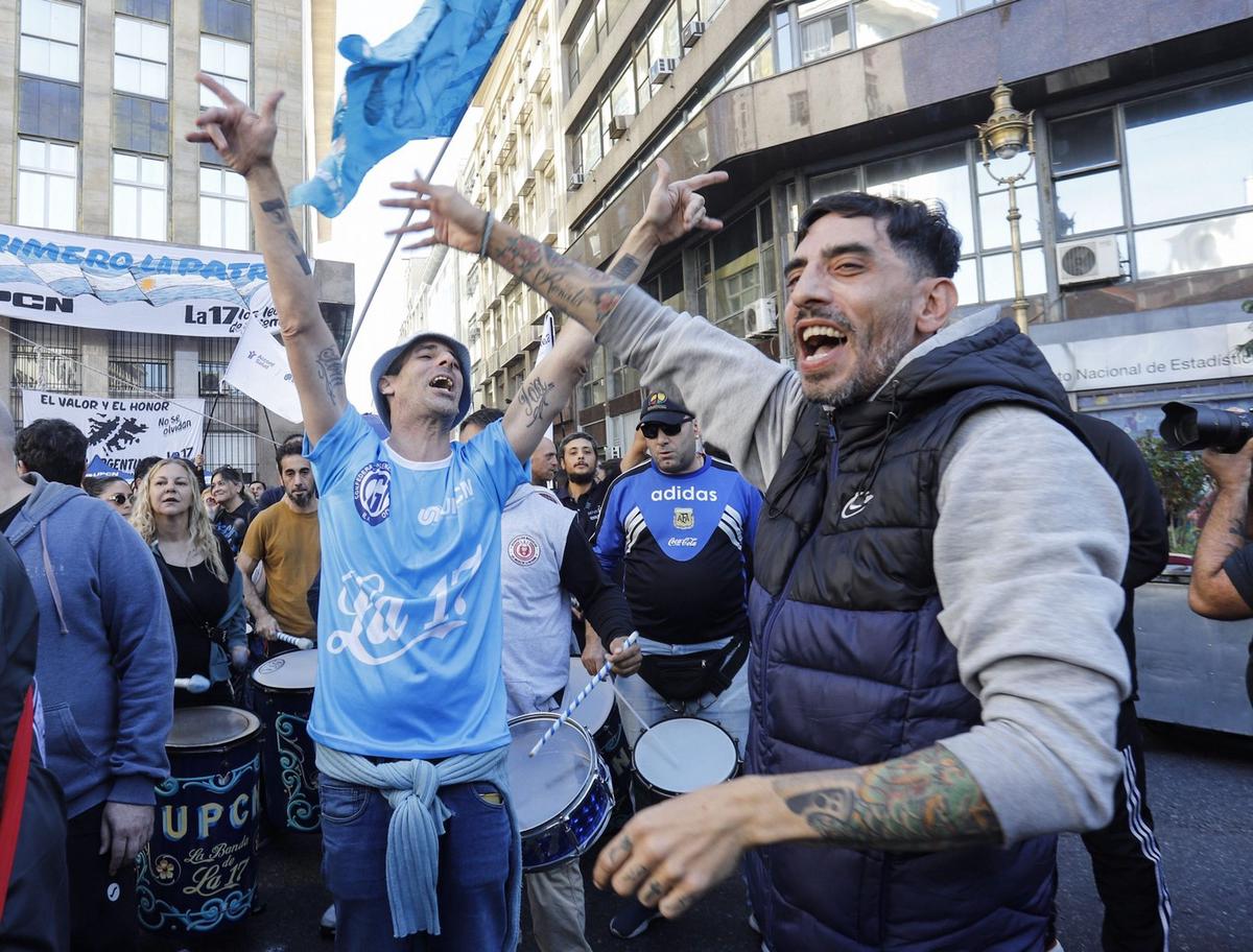 Facciones de la CGT marchan en Buenos Aires. (Foto: NA)