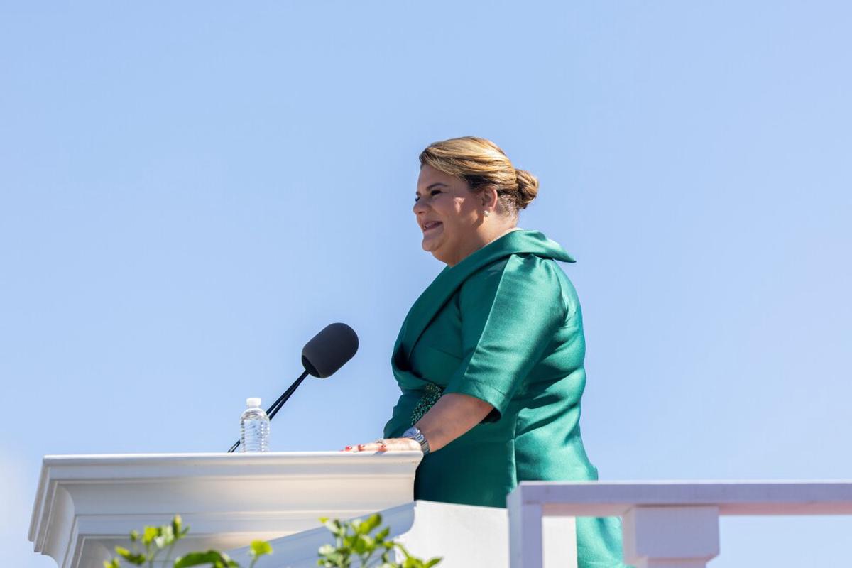 Gobernadora de Puerto Rico promete aliviar escasez de luz y agua