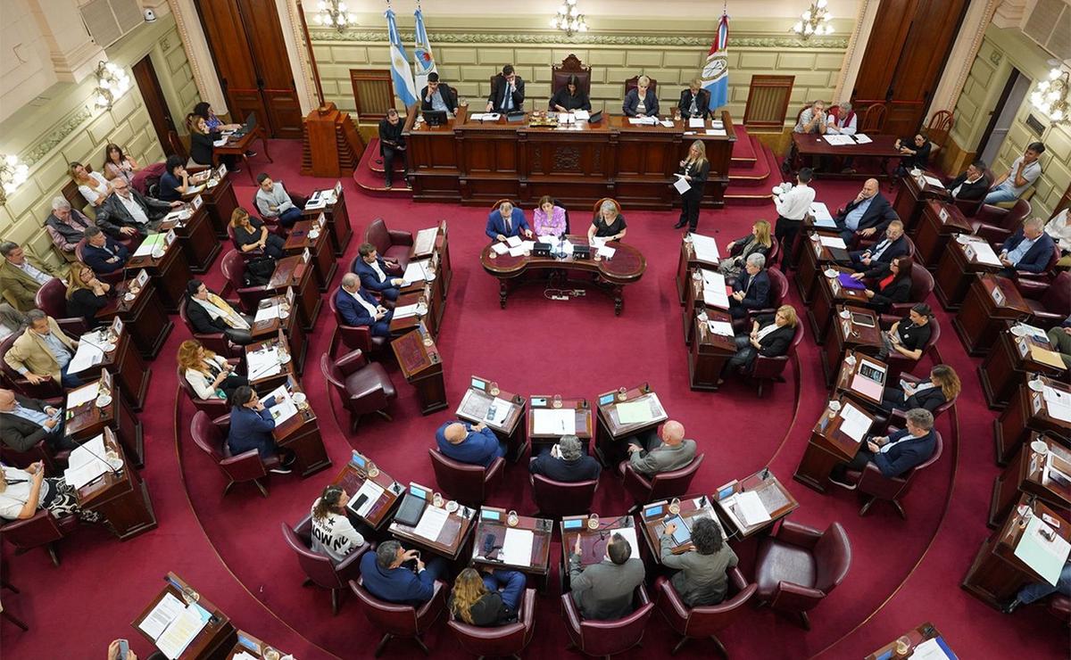 FOTO: Cámara de Diputados de la provincia de Santa Fe, en sesión. 