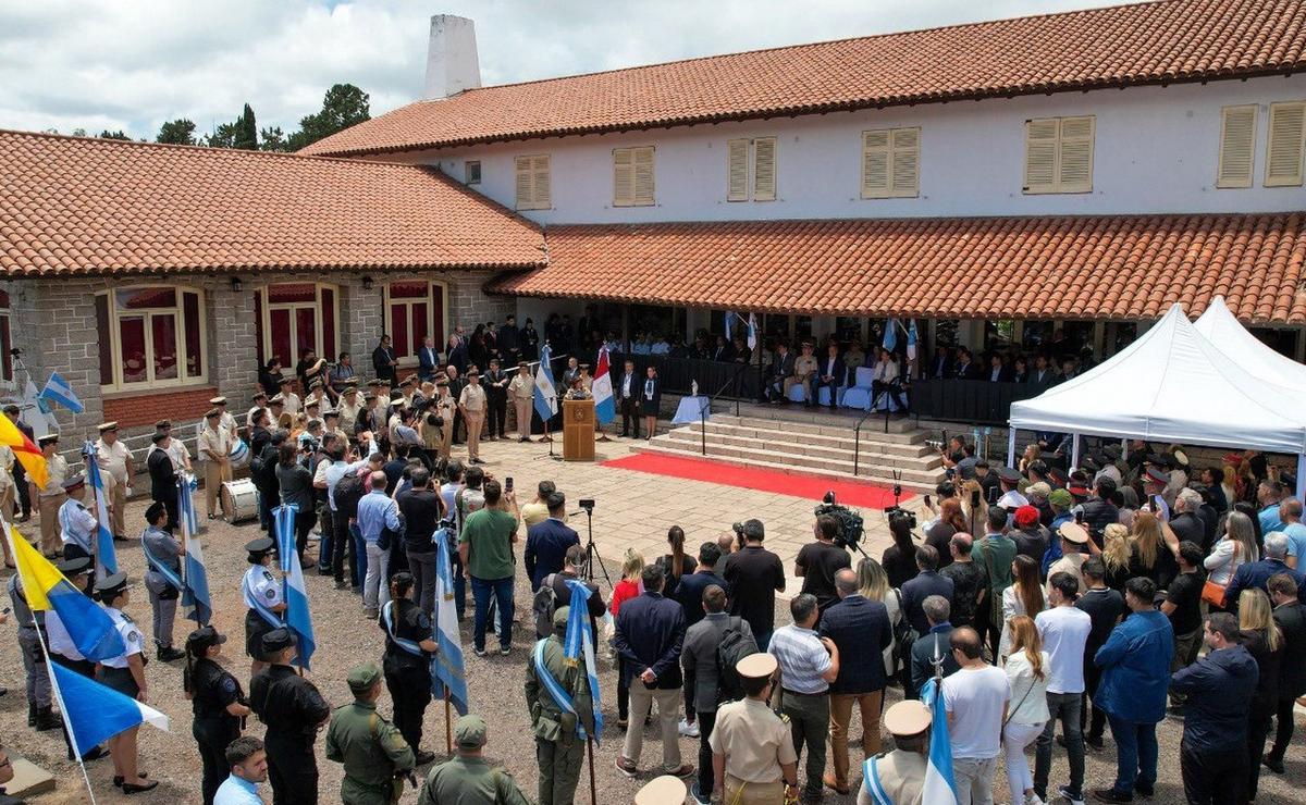 FOTO: Bullrich inauguró junto a Llaryora la base de la Prefectura en Embalse. (Gob. Cba)